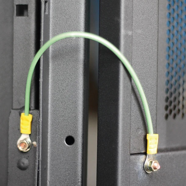 Gabinetes de Piso 28U | Ancho: 580 mm • Fondo: 810 mm